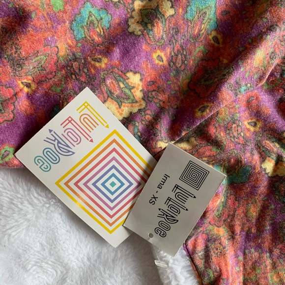 2/$20 LulaRoe short sleeve shirt - Picture 4 of 5